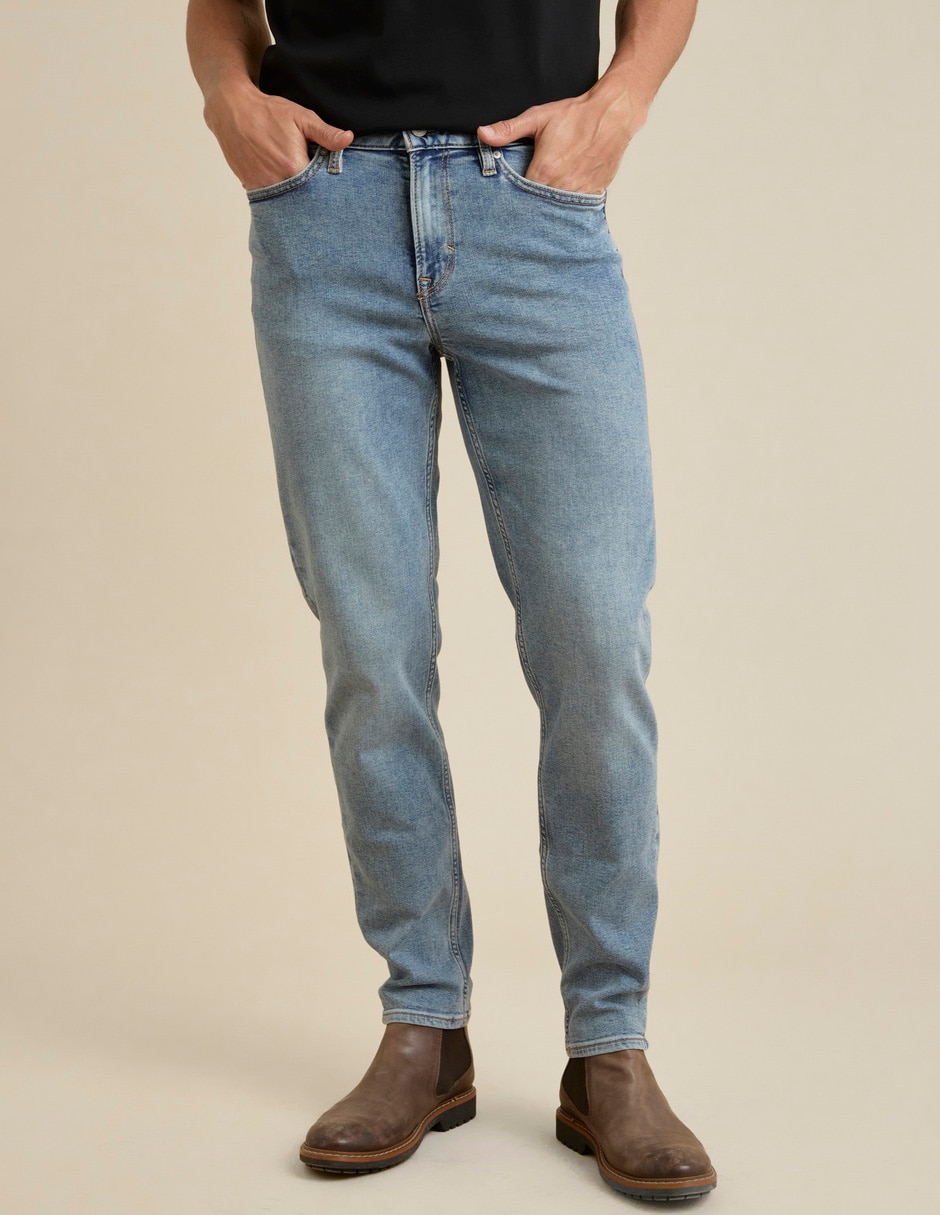Jeans straight lavado obscuro para hombre